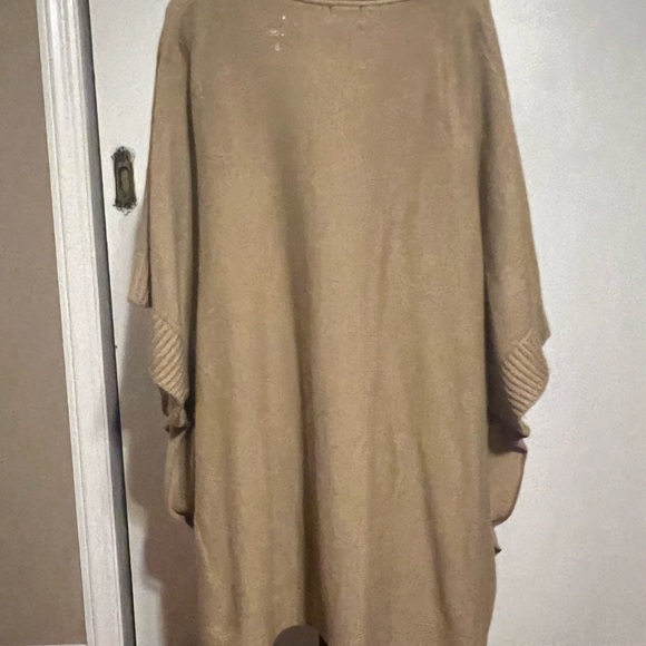 H&M Tan Oversized Sweater Poncho - Picture 3 of 5